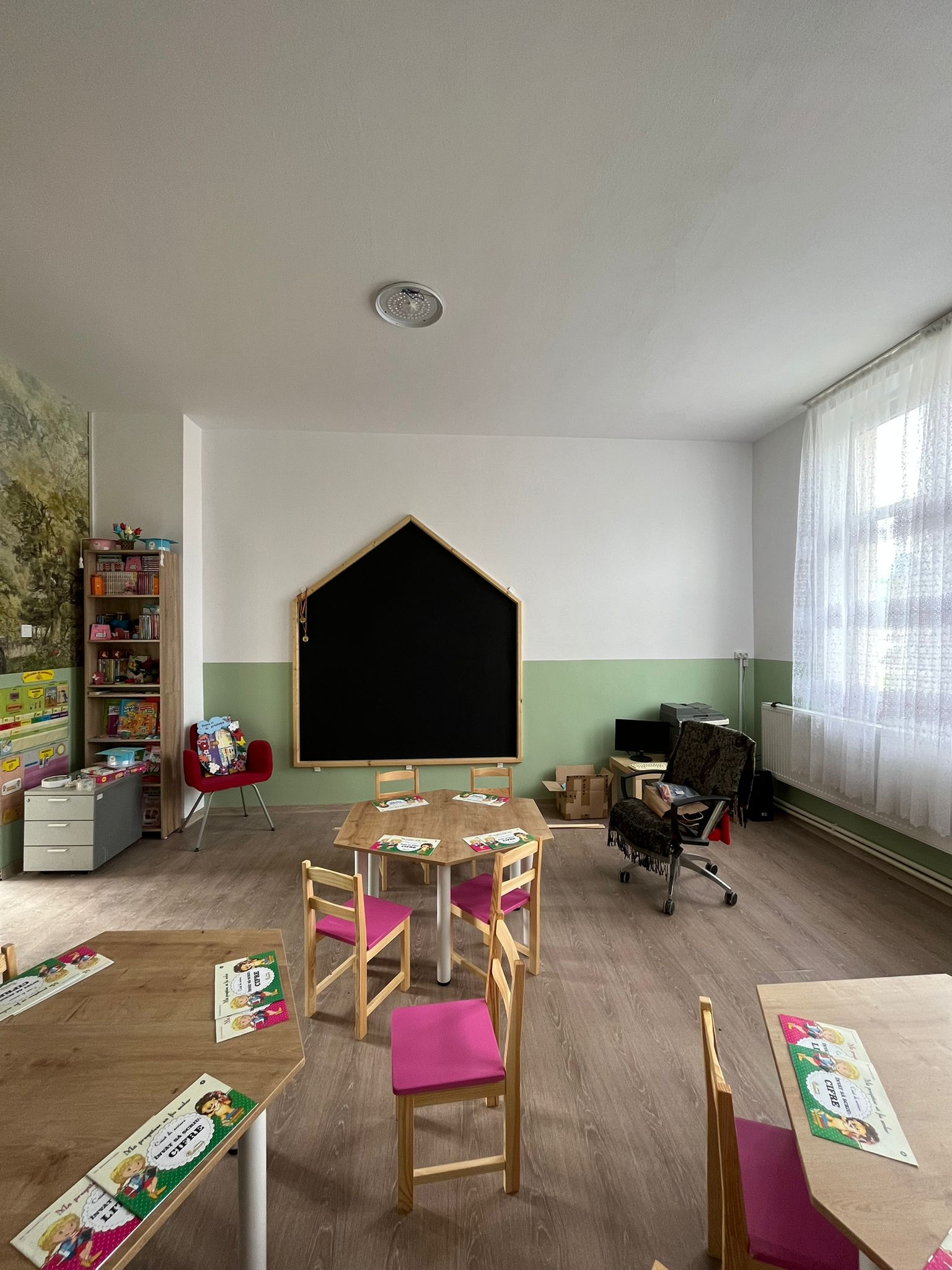 ROCA Industry finances, through the Industry of Good Deeds, the transformation of the Sălcioara School into a Narada education project