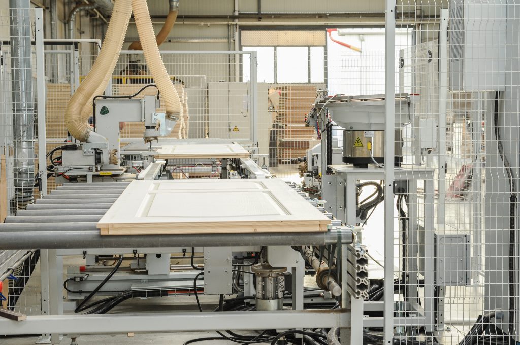 ROCA Industry își completează portofoliul cu cel mai mare producător român de uși